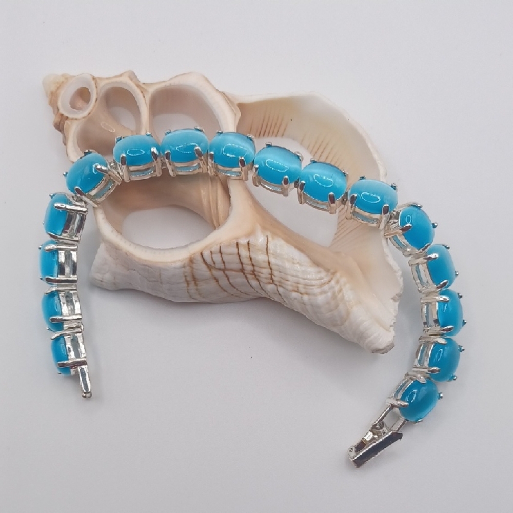 Avon Silver Tone and Blue Moonglow Bracelet